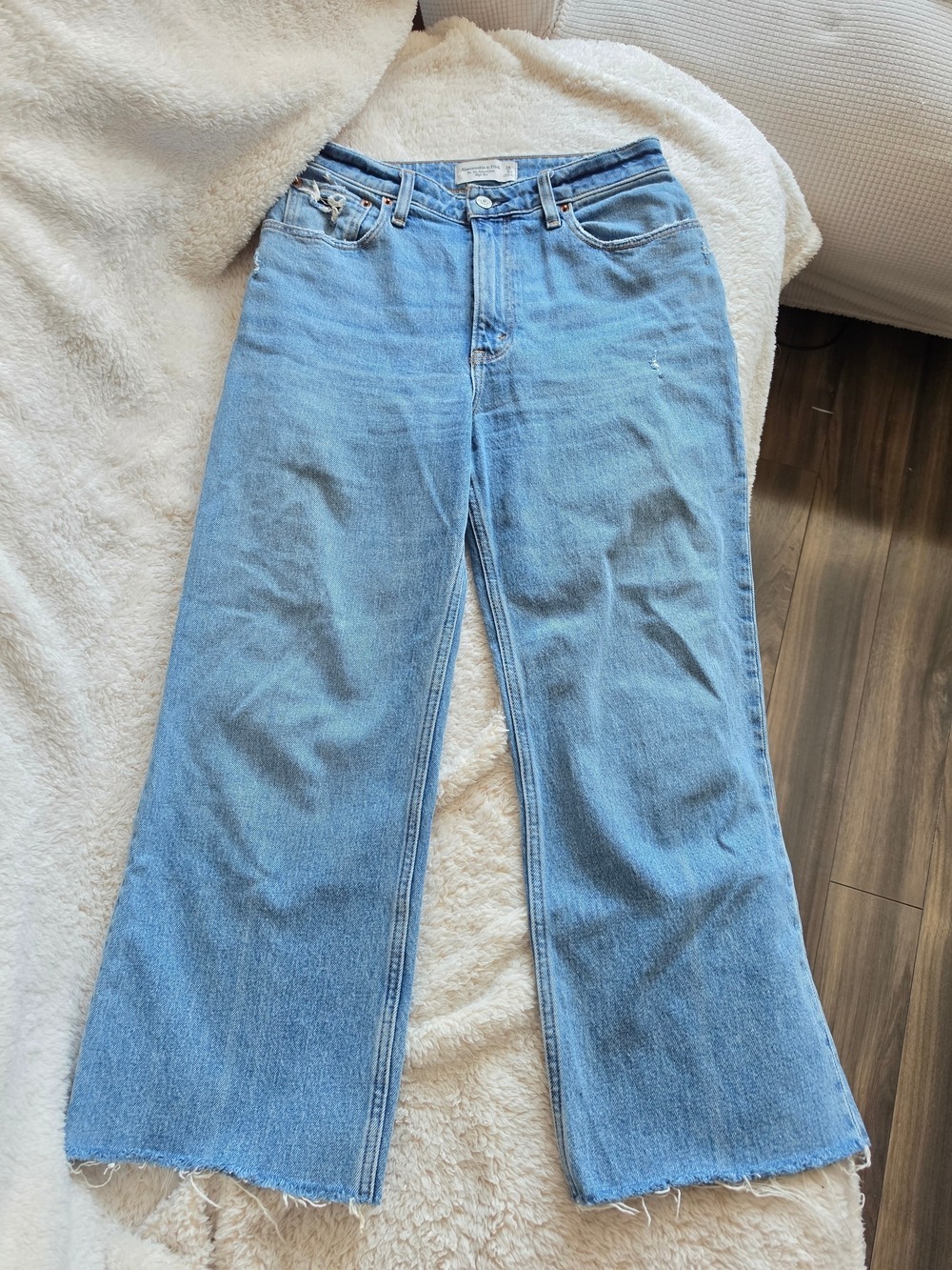 Abercrombie Fitch High Rise Flare Relaxed Jean 90s Curve Love 28